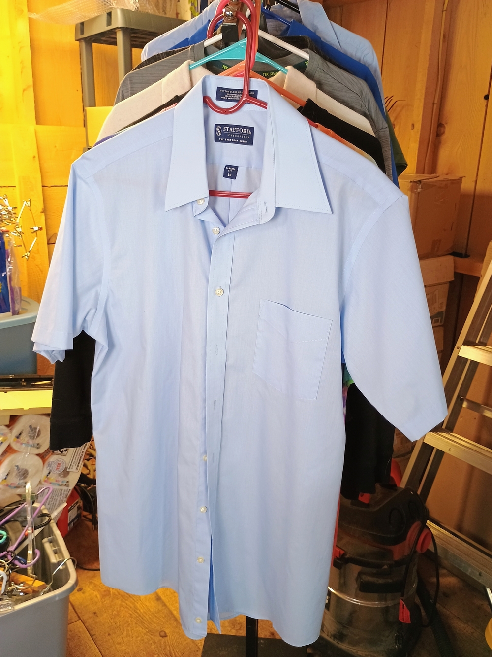 Stafford Light Blue Short Sleeve Button-Down Dress Shirt Bin 32